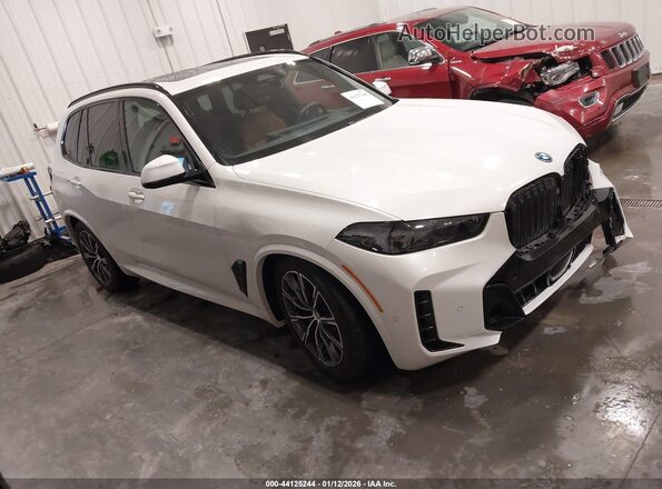 5UX43EU09S9X02623 2025 BMW X5 Белый Передняя правая четверть