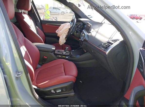 5UX53DP04R9T67727 2024 BMW X3 Серый Вид салона спереди