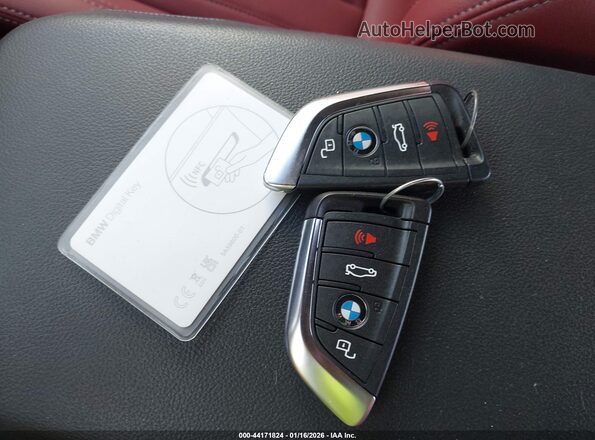 5UX53DP04R9T67727 2024 BMW X3 Серый Вид панели приборов