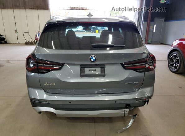 5UX53DP09P9S97784 2023 BMW X3 Silver Widok z tyłu
