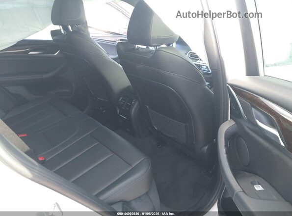5UX53DP0XP9S11396 2023 BMW X3 White Widok naklejki z numerem VIN