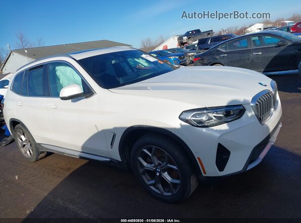 5UX53DP0XP9S11396 2023 BMW X3 White Widok wnętrza z tyłu