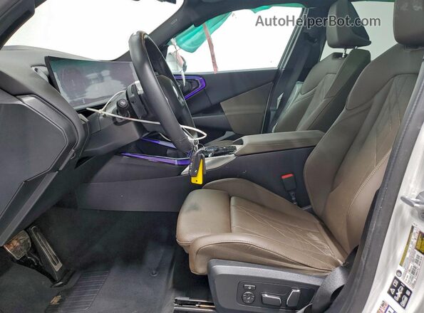 5UX53GP04S9Z70880 2025 BMW X3 Белый Вид салона спереди