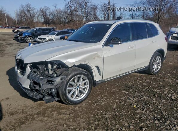 5UXCR6C03LLL75447 2020 BMW X5 Белый Передняя левая четверть