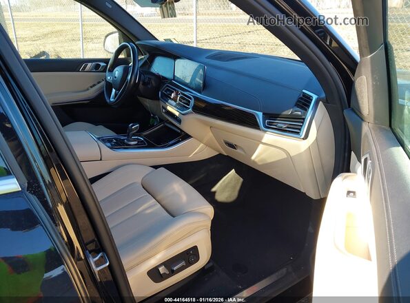5UXCR6C08LLL82166 2020 BMW X5 Черный Вид салона спереди