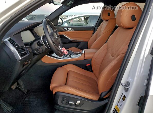 5UXCR6C08P9N73119 2023 BMW X5 White Vista interior delantera