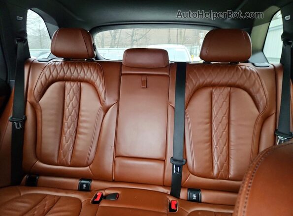 5UXCR6C52KLL04668 2019 BMW X5 Gray Vista de los asientos traseros