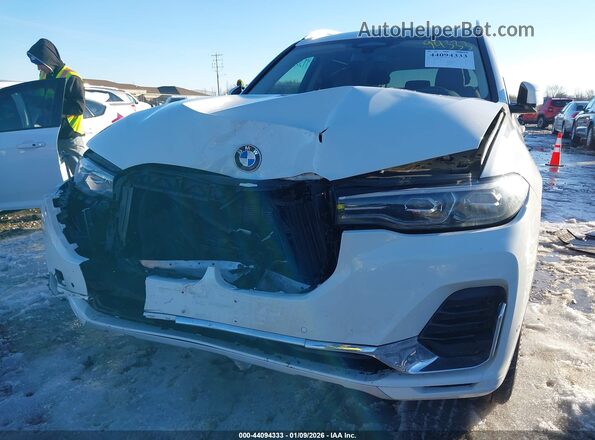5UXCW2C00N9M49974 2022 BMW X7 Белый Вид спереди
