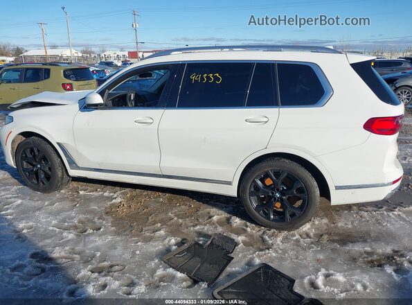 5UXCW2C00N9M49974 2022 BMW X7 Белый Панорамный вид салона 360°
