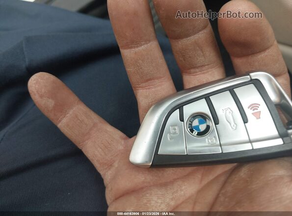 5UXCW2C01L9C50836 2020 BMW X7 Белый Вид панели приборов