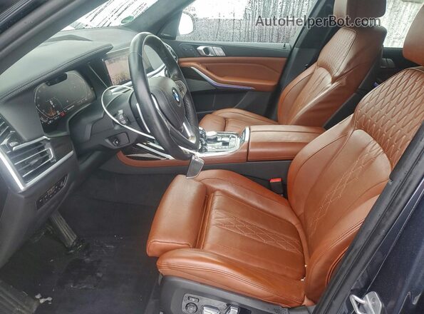 5UXCW2C03M9F10123 2021 BMW X7 Charcoal Widok wnętrza z przodu