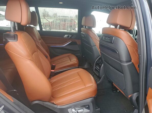 5UXCW2C03M9F10123 2021 BMW X7 Charcoal Widok wnętrza z tyłu