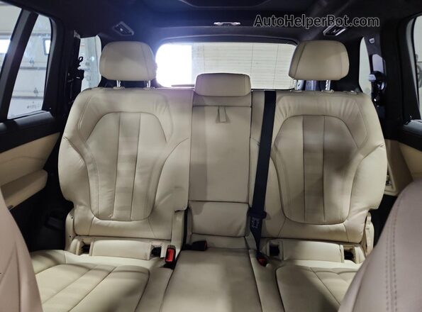 5UXCW2C09M9F03516 2021 BMW X7 Charcoal უკანა სავარძლების ხედი