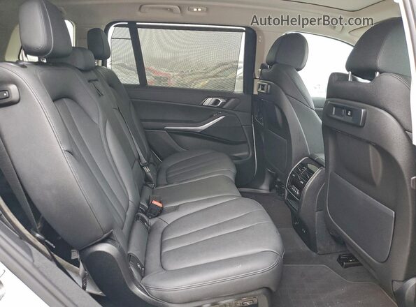 5UXCW2C09N9K25294 2022 BMW X7 Белый Вид задней части салона
