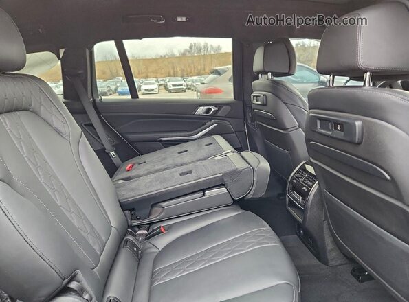 5UXCX6C08N9K12704 2022 BMW X7 White Rear interior view