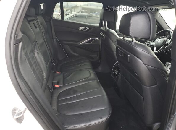5UXCY4C06L9B82734 2020 BMW X6 White Вид задньої частини салону