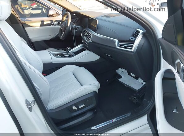 5UXCY6C00P9P83989 2023 BMW X6 Белый Вид салона спереди