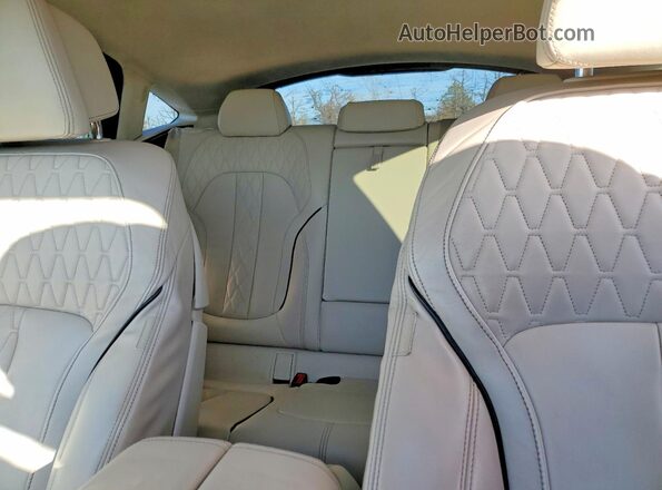 5UXCY6C07L9C14165 2020 BMW X6 White Widok tylnych siedzeń