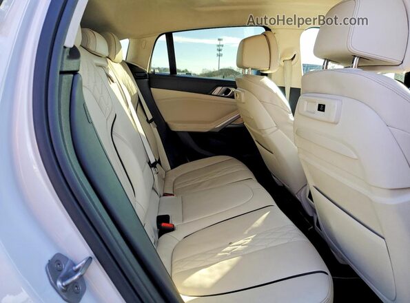 5UXCY6C07L9C14165 2020 BMW X6 White Widok wnętrza z tyłu