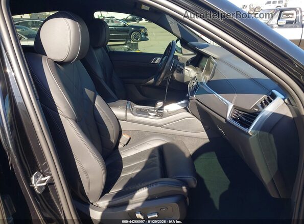 5UXCY6C08P9R85026 2023 BMW X6 Черный Вид салона спереди