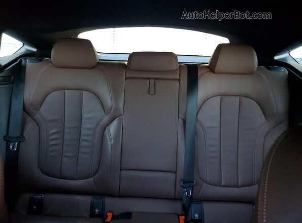 5UXCY6C09L9C59690 2020 BMW X6 White Widok tylnych siedzeń