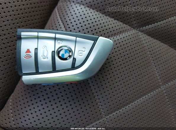 5UXJU4C05P9R21937 2023 BMW X5 Белый Вид панели приборов