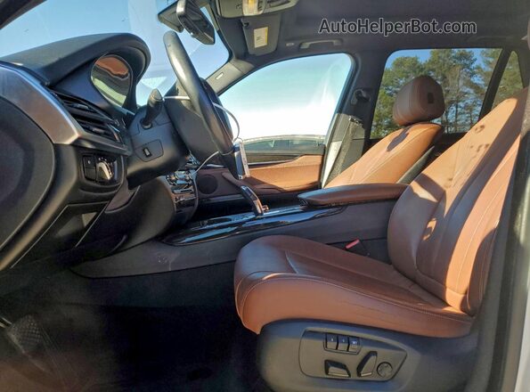 5UXKR2C34H0X04048 2017 BMW X5 Белый Вид салона спереди