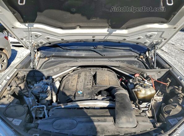 5UXKR2C34H0X04048 2017 BMW X5 Белый Вид подкапотного пространства