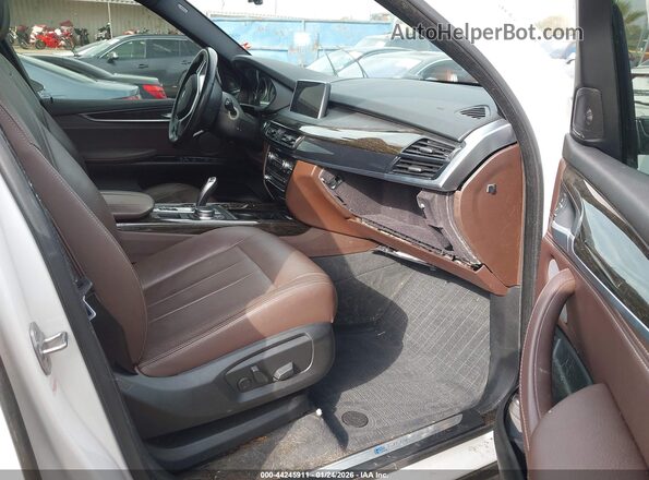 5UXKT0C53J0W00146 2018 BMW X5 Белый Вид салона спереди