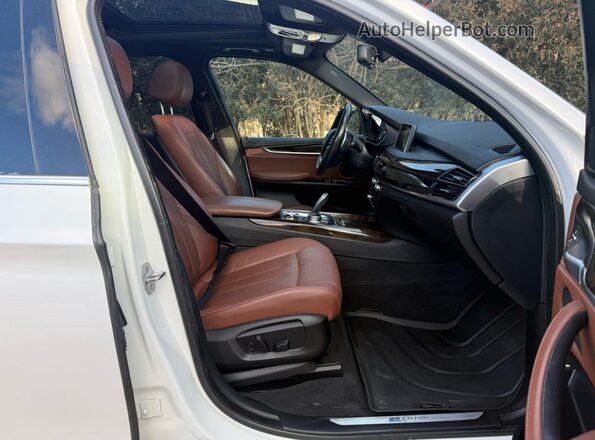 5UXKT0C53J0W02835 2018 BMW X5 White Rear view