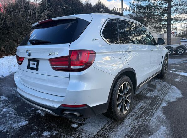 5UXKT0C53J0W02835 2018 BMW X5 White Front view