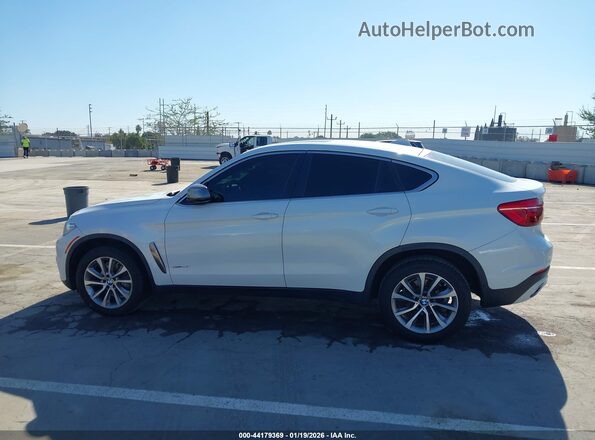 5UXKU2C50J0X49638 2018 BMW X6 Белый Вид задней части салона