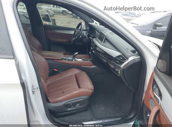 5UXKU2C56J0Z62450 2018 BMW X6 Серый Вид салона спереди
