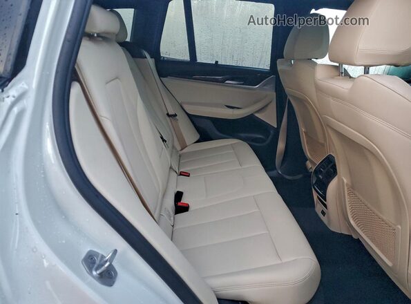 5UXTY5C01M9F71885 2021 BMW X3 White Widok wnętrza z tyłu