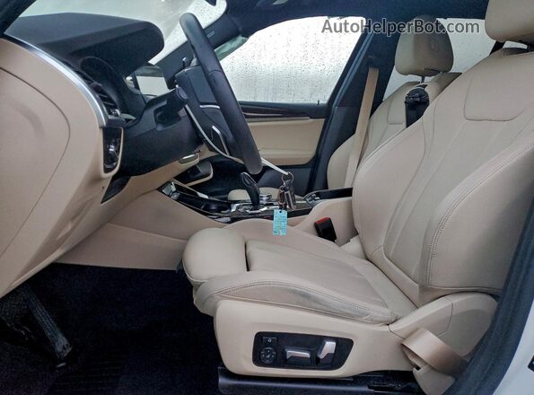 5UXTY5C01M9F71885 2021 BMW X3 White Widok wnętrza z przodu