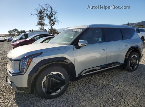 5XYADFS55TG011384 2026 KIA EV9 Silver Vista tres cuartos delantera izquierda