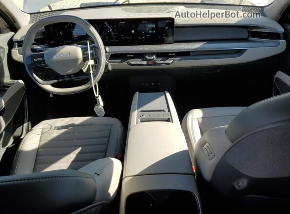 5XYADFS55TG011384 2026 KIA EV9 Silver Vista del salpicadero