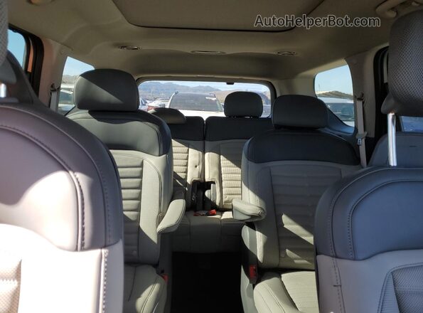5XYADFS55TG011384 2026 KIA EV9 Silver Vista de los asientos traseros