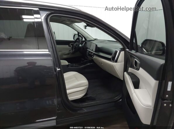 5XYRLDJC6SG342323 2025 KIA SORENTO Серый Вид салона спереди