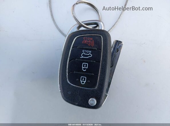 5XYZTDLB6JG555632 2018 HYUNDAI SANTA FE SPORT Серебряный Вид панели приборов