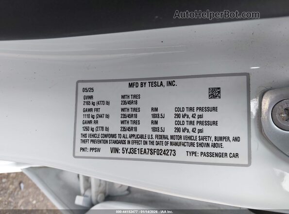 5YJ3E1EA7SF024273 2025 TESLA MODEL 3 White ძრავის განყოფილების ხედი