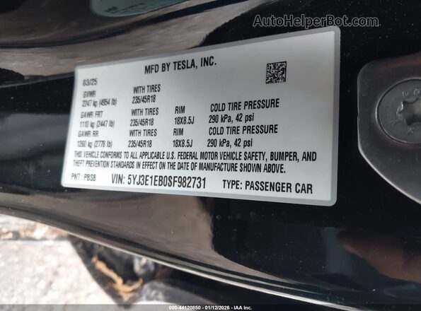 5YJ3E1EB0SF982731 2025 TESLA MODEL 3 Black Vista del compartimento del motor