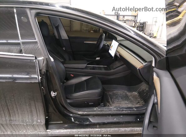 5YJ3E1EBXMF055867 2021 TESLA MODEL 3 Черный Вид салона спереди