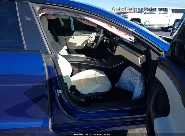 5YJSA1E53RF533457 2024 TESLA MODEL S Blue Widok wnętrza z przodu