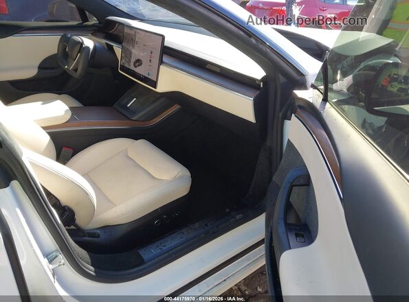 5YJSA1E5XMF438869 2021 TESLA MODEL S Белый Вид салона спереди