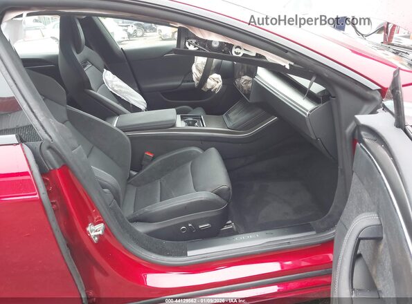 5YJSA1E69SF547975 2025 TESLA MODEL S Red Widok wnętrza z przodu