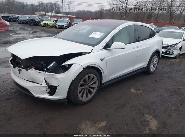 5YJXCBE20JF132559 2018 TESLA MODEL X Белый Передняя левая четверть