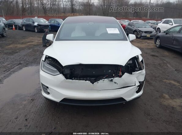 5YJXCBE20JF132559 2018 TESLA MODEL X Белый Вид щитка приборов