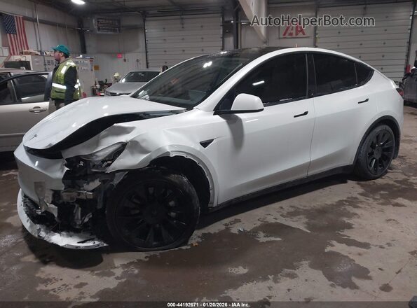 5YJYGAEEXMF186940 2021 TESLA MODEL Y White Передня ліва чверть