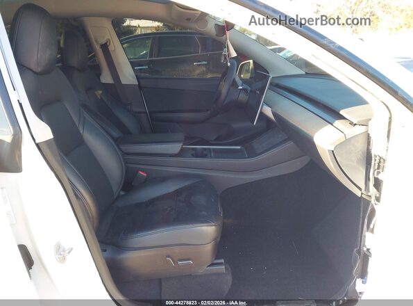 5YJYGDEE9MF239399 2021 TESLA MODEL Y White Front interior view